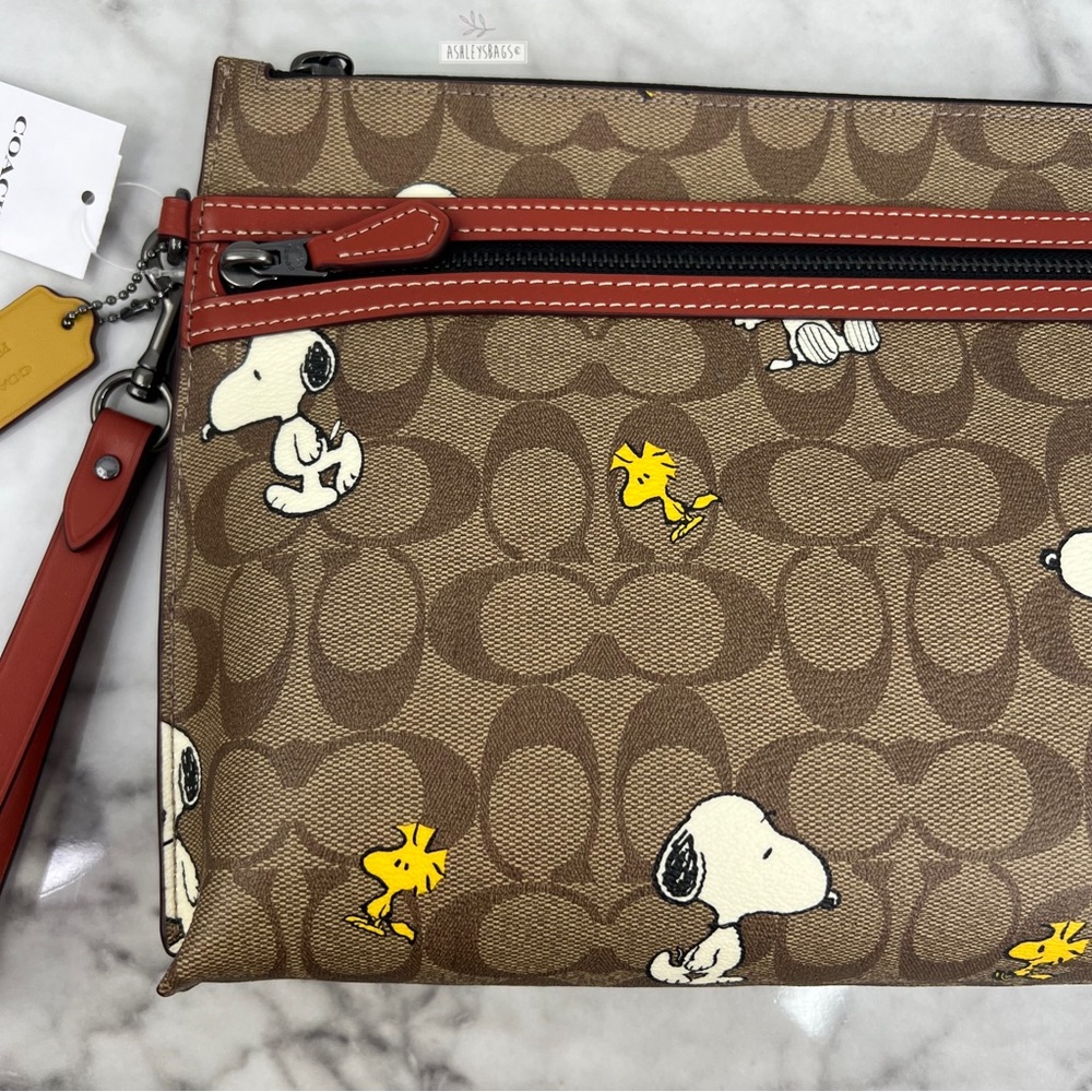 Coach X Peanuts Carry All Pouch In Signature Canvas With Snoopy Woodstock Print - Picture 3 of 11